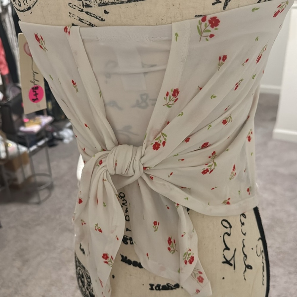 shirt tie on the back. White with flowers - Picture 6 of 8